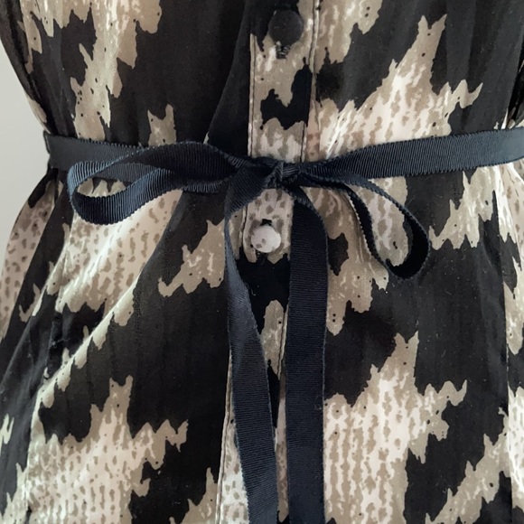 GO INTERNATIONAL | ABSTRACT HOUNDSTOOTH BLOUSE - Picture 5 of 8